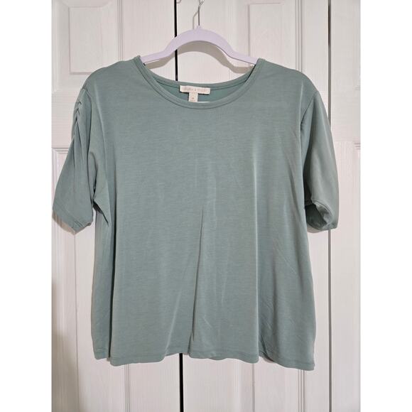 Chelsea and violet medium women's light sage green top with scrunch sleeves - Picture 1 of 8